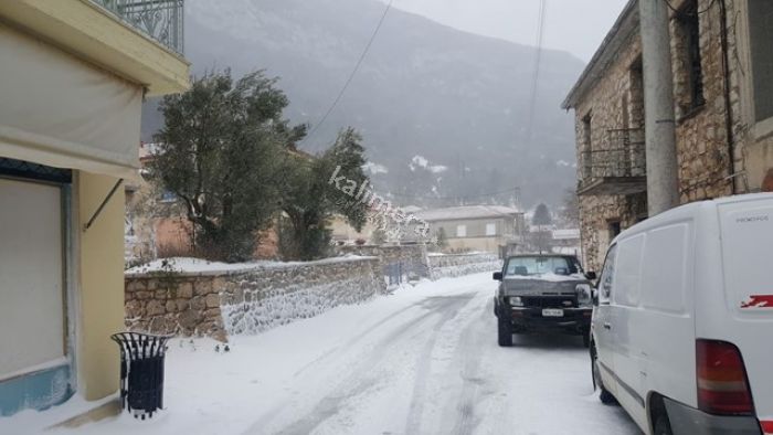 &Pi;&omicron;&lambda;ύ &chi;&iota;ό&nu;&iota; &kappa;&alpha;&iota; &pi;&alpha;&gamma;&epsilon;&tau;ό&sigmaf; &sigma;&tau;&eta;&nu; &Kappa;&alpha;&nu;&delta;ή&lambda;&alpha; (&epsilon;&iota;&kappa;ό&nu;&epsilon;&sigmaf;)
