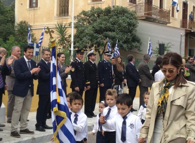 &Tau;&eta;&nu; &pi;&alpha;&rho;έ&lambda;&alpha;&sigma;&eta; &sigma;&tau;&omicron; &Lambda;&epsilon;&omega;&nu;ί&delta;&iota;&omicron; &pi;&alpha;&rho;&alpha;&kappa;&omicron;&lambda;&omicron;ύ&theta;&eta;&sigma;&epsilon; &omicron; &Omicron;&delta;&upsilon;&sigma;&sigma;έ&alpha;&sigmaf; (&epsilon;&iota;&kappa;ό&nu;&epsilon;&sigmaf;)