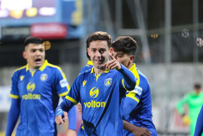 &Omicron; Riera &sigma;&upsilon;&nu;&epsilon;&chi;ί&zeta;&epsilon;&iota; &sigma;&tau;&omicron;&nu; &Alpha;&sigma;&tau;έ&rho;&alpha;!