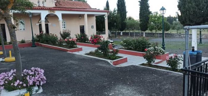 Πανηγυρίζει το Παρεκκλήσι της Αγίας Τριάδος στην ενορία Αγίας Βαρβάρας Τρίπολης