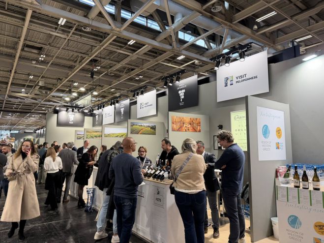 VisitPeloponnese | &Eta; &Pi;&epsilon;&lambda;&omicron;&pi;ό&nu;&nu;&eta;&sigma;&omicron;&sigmaf; &sigma;&tau;&omicron; &epsilon;&pi;ί&kappa;&epsilon;&nu;&tau;&rho;&omicron; &tau;&eta;&sigmaf; &delta;&iota;&epsilon;&theta;&nu;&omicron;ύ&sigmaf; &alpha;&gamma;&omicron;&rho;ά&sigmaf; &omicron;ί&nu;&omicron;&upsilon; &sigma;&tau;&eta; Wine Paris &amp; Vinexpo Paris 2026