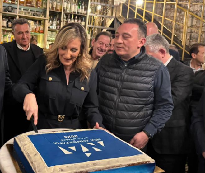 &Mu;&epsilon; &Beta;&lambda;ά&sigma;&eta; &eta; &kappa;&omicron;&pi;ή &pi;ί&tau;&alpha;&sigmaf; &tau;&eta;&sigmaf; &Delta;&Epsilon;&Epsilon;&Pi; &Alpha;&rho;&kappa;&alpha;&delta;ί&alpha;&sigmaf;