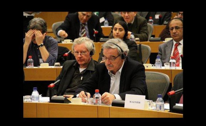 Αντίδραση από τον Αρκά Νίκο Χουντή για την ομάδα &quot;Φίλων της Μακεδονίας&quot; στο Ευρωκοινοβούλιο