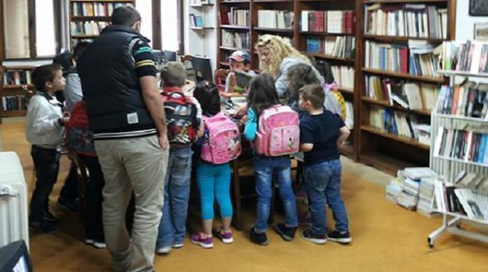 Με φωνές παιδιών από το Βαλτεσινίκο γέμισε η Βιβλιοθήκη Βυτίνας (εικόνες)