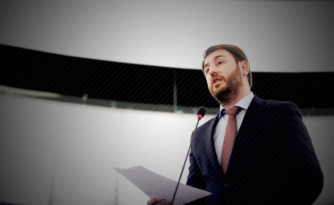 Έ&rho;&chi;&epsilon;&tau;&alpha;&iota; &sigma;&tau;&eta;&nu; &Tau;&rho;ί&pi;&omicron;&lambda;&eta; &omicron; &Nu;ί&kappa;&omicron;&sigmaf; &Alpha;&nu;&delta;&rho;&omicron;&upsilon;&lambda;ά&kappa;&eta;&sigmaf;