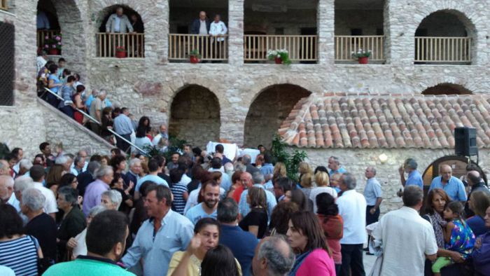 &Gamma;&iota;ό&rho;&tau;&alpha;&sigma;&epsilon; &eta; &Mu;&omicron;&nu;ή &Tau;&iota;&mu;ί&omicron;&upsilon; &Pi;&rho;&omicron;&delta;&rho;ό&mu;&omicron;&upsilon; &sigma;&tau;&omicron; &Kappa;&alpha;&sigma;&tau;&rho;ί &Kappa;&upsilon;&nu;&omicron;&upsilon;&rho;ί&alpha;&sigmaf; (&epsilon;&iota;&kappa;ό&nu;&epsilon;&sigmaf;)