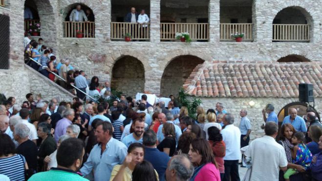 &Gamma;&iota;ό&rho;&tau;&alpha;&sigma;&epsilon; &eta; &Mu;&omicron;&nu;ή &Tau;&iota;&mu;ί&omicron;&upsilon; &Pi;&rho;&omicron;&delta;&rho;ό&mu;&omicron;&upsilon; &sigma;&tau;&omicron; &Kappa;&alpha;&sigma;&tau;&rho;ί &Kappa;&upsilon;&nu;&omicron;&upsilon;&rho;ί&alpha;&sigmaf; (&epsilon;&iota;&kappa;ό&nu;&epsilon;&sigmaf;)