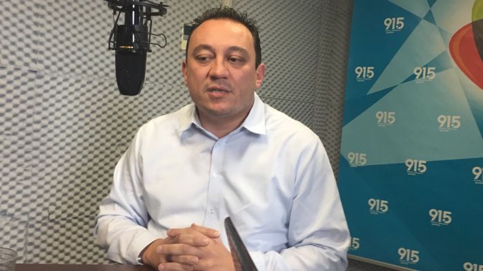 &Sigma;&tau;&omicron; &Delta;&eta;&mu;&omicron;&tau;&iota;&kappa;ό &Rho;&alpha;&delta;&iota;ό&phi;&omega;&nu;&omicron; &Tau;&rho;ί&pi;&omicron;&lambda;&eta;&sigmaf; &tau;&eta;&nu; &Pi;&alpha;&rho;&alpha;&sigma;&kappa;&epsilon;&upsilon;ή &omicron; &Kappa;ώ&sigma;&tau;&alpha;&sigmaf; &Beta;&lambda;ά&sigma;&eta;&sigmaf;