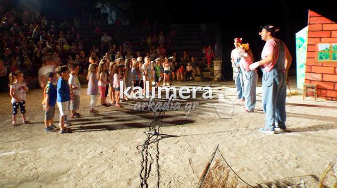 &Tau;&alpha; &laquo;&tau;&rho;ί&alpha; &gamma;&omicron;&upsilon;&rho;&omicron;&upsilon;&nu;ά&kappa;&iota;&alpha;&raquo; &pi;&omicron;&upsilon; &lambda;ά&tau;&rho;&epsilon;&psi;&alpha;&nu; &tau;&alpha; &pi;&alpha;&iota;&delta;&iota;ά &sigma;&tau;&eta;&nu; &Tau;&rho;ί&pi;&omicron;&lambda;&eta; (&epsilon;&iota;&kappa;ό&nu;&epsilon;&sigmaf; &ndash; &beta;ί&nu;&tau;&epsilon;&omicron;)!