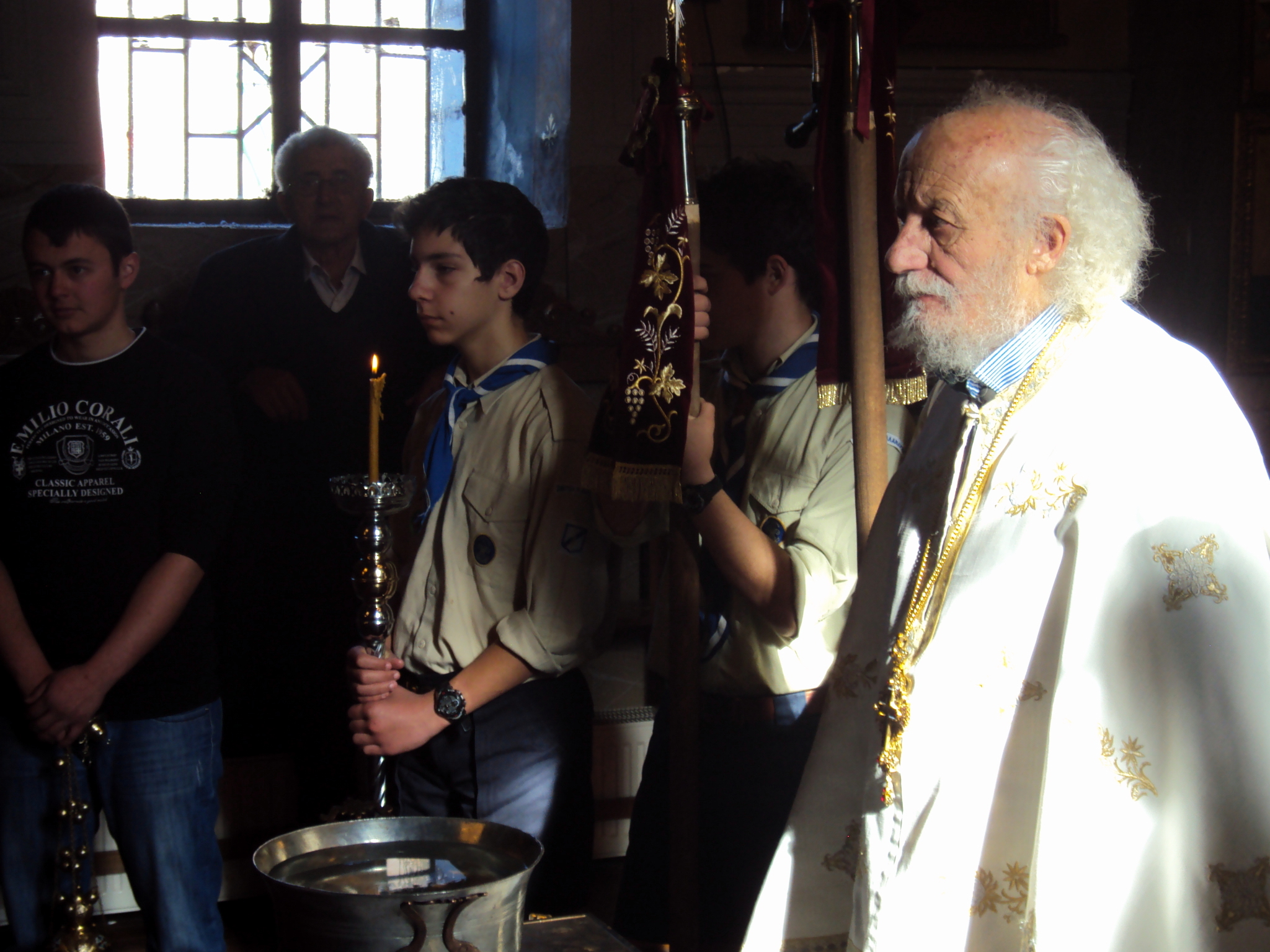 &Tau;&alpha; Ά&gamma;&iota;&alpha; &Theta;&epsilon;&omicron;&phi;ά&nu;&epsilon;&iota;&alpha; &sigma;&tau;&eta;&nu; &iota;&sigma;&tau;&omicron;&rho;&iota;&kappa;ή &Alpha;&lambda;&omega;&nu;ί&sigma;&tau;&iota;&nu;&alpha; (&epsilon;&iota;&kappa;ό&nu;&epsilon;&sigmaf;)