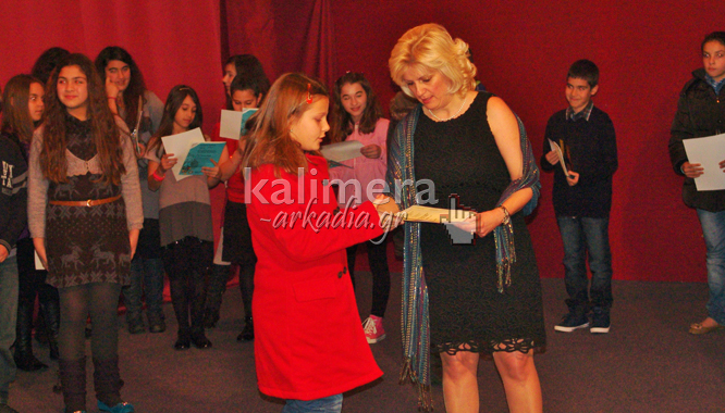 &Pi;&tau;&upsilon;&chi;ί&alpha; &xi;έ&nu;&omega;&nu; &gamma;&lambda;&omega;&sigma;&sigma;ώ&nu; &alpha;&pi;&omicron;&nu;&epsilon;&mu;ή&theta;&eta;&kappa;&alpha;&nu; &sigma;&epsilon; &mu;&alpha;&theta;&eta;&tau;έ&sigmaf; &sigma;&tau;&eta;&nu; &Tau;&rho;ί&pi;&omicron;&lambda;&eta; (vd)