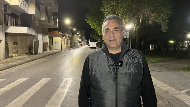 Φωτίστηκε η "Παπαρρηγοπούλου" στην Τρίπολη | Κώστας Τζιούμης: «Κάνουμε καλύτερο τον τόπο μας» (vd)