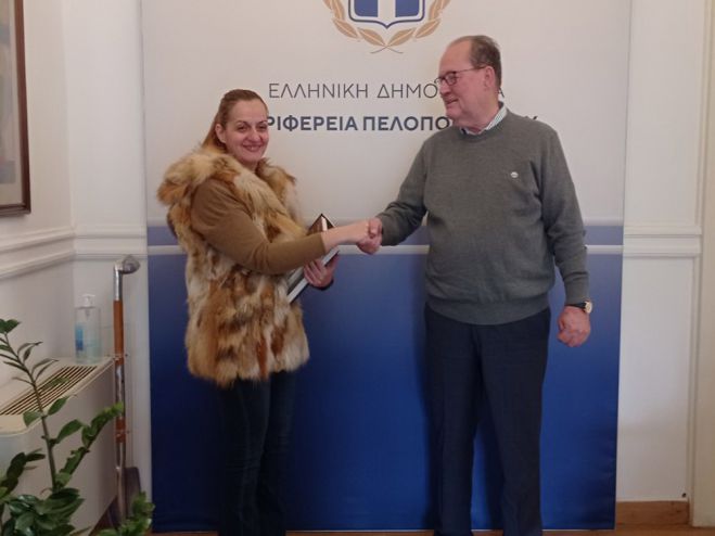 &Sigma;&upsilon;&nu;ά&nu;&tau;&eta;&sigma;&eta; &Nu;ί&kappa;&alpha; &mu;&epsilon; &tau;&eta;&nu; &pi;&rho;ό&epsilon;&delta;&rho;&omicron; &tau;&omicron;&upsilon; &Lambda;&upsilon;&kappa;&epsilon;ί&omicron;&upsilon; &tau;&omega;&nu; &Epsilon;&lambda;&lambda;&eta;&nu;ί&delta;&omega;&nu; &tau;&eta;&sigmaf; &Tau;&rho;ί&pi;&omicron;&lambda;&eta;&sigmaf;