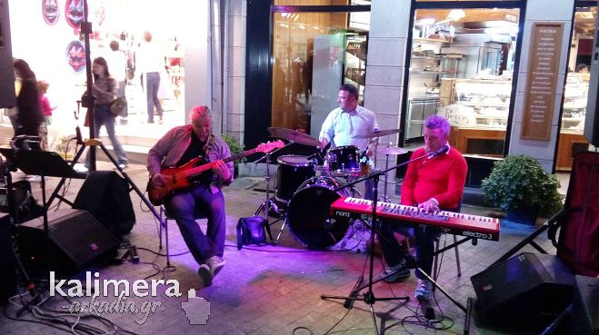 Live video | Το συγκρότημα &quot;Μάνος Αθανασιάδης – Trio&quot; τραγουδά στη “Shock Price”