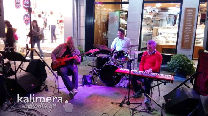 Live video | Το συγκρότημα &quot;Μάνος Αθανασιάδης – Trio&quot; τραγουδά στη “Shock Price”