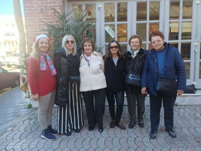 Στόλισε το χριστουγεννιάτικο δέντρο το ΚΑΠΗ Τρίπολης (εικόνες)