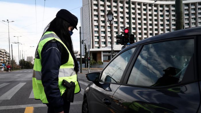 Πόσοι επιβάτες επιτρέπονται σε ΙΧ και ταξί!