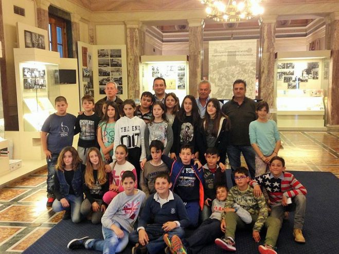 &Mu;&alpha;&theta;&eta;&tau;έ&sigmaf; &alpha;&pi;ό &tau;&omicron; Ά&sigma;&tau;&rho;&omicron;&sigmaf; &upsilon;&pi;&omicron;&delta;έ&chi;&tau;&eta;&kappa;&epsilon; &sigma;&tau;&eta; &Beta;&omicron;&upsilon;&lambda;ή &omicron; &Kappa;ώ&sigma;&tau;&alpha;&sigmaf; &Beta;&lambda;ά&sigma;&eta;&sigmaf;! (&epsilon;&iota;&kappa;ό&nu;&epsilon;&sigmaf;)