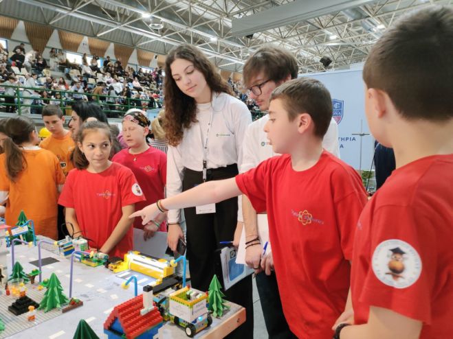 Το Δημοτικό Σχολείο Βυτίνας στο Πανελλήνιο Διαγωνισμό Ρομποτικής με τη "Smart Vytina"