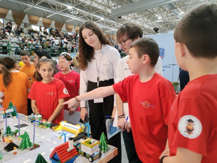 Το Δημοτικό Σχολείο Βυτίνας στο Πανελλήνιο Διαγωνισμό Ρομποτικής με τη &quot;Smart Vytina&quot;