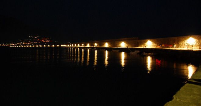 Φωτίστηκε το «χιλιόμετρο» στο λιμάνι της Καλαμάτας!
