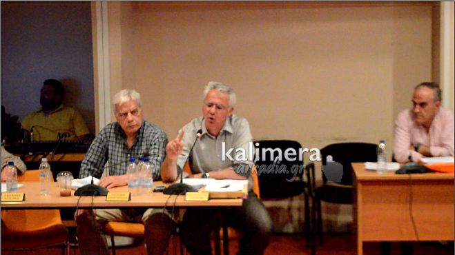 Γήπεδο με συνθετικό χλοοτάπητα στο χώρο του ΔΑΚ προτείνει ο Σμυρνιώτης! (vd)