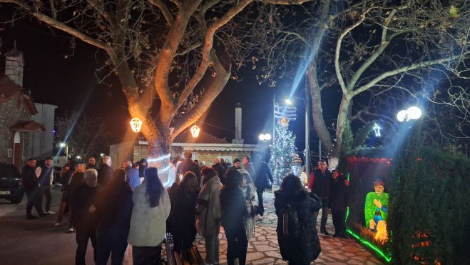 &Phi;&omega;&tau;&alpha;&gamma;ώ&gamma;&eta;&sigma;&eta; &Chi;&rho;&iota;&sigma;&tau;&omicron;&upsilon;&gamma;&epsilon;&nu;&nu;&iota;ά&tau;&iota;&kappa;&omicron;&upsilon; &delta;έ&nu;&tau;&rho;&omicron;&upsilon; &Mu;&alpha;&lambda;&lambda;&omega;&tau;ώ&nu; (&epsilon;&iota;&kappa;ό&nu;&epsilon;&sigmaf;)