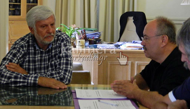 &Pi;&epsilon;&rho;&iota;&phi;&epsilon;&rho;&epsilon;&iota;ά&rho;&chi;&eta;&sigmaf;: &laquo;Ά&mu;&epsilon;&sigma;&eta; &pi;&rho;&omicron;&tau;&epsilon;&rho;&alpha;&iota;ό&tau;&eta;&tau;&alpha; &eta; &rho;&epsilon;&upsilon;&sigma;&tau;ό&tau;&eta;&tau;&alpha; &tau;&omega;&nu; &mu;&iota;&kappa;&rho;&omicron;&mu;&epsilon;&sigma;&alpha;ί&omega;&nu; &epsilon;&pi;&iota;&chi;&epsilon;&iota;&rho;ή&sigma;&epsilon;&omega;&nu;&raquo;