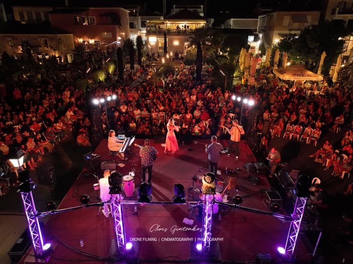 &Xi;&epsilon;&sigma;ή&kappa;&omega;&sigma;&epsilon; &tau;&omicron; &kappa;&omicron;&iota;&nu;ό &eta; &Rho;έ&nu;&alpha; &Mu;ό&rho;&phi;&eta; &sigma;&tau;&omicron; &Pi;&alpha;&rho;ά&lambda;&iota;&omicron; Ά&sigma;&tau;&rho;&omicron;&sigmaf;! (vd)