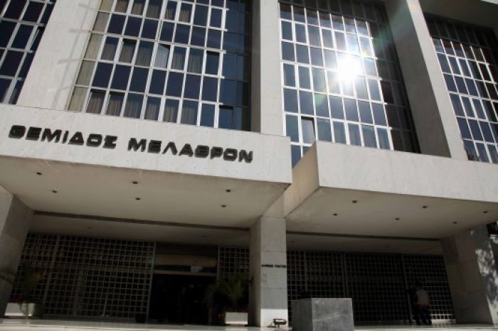 &laquo;Plan B &Beta;&alpha;&rho;&omicron;&upsilon;&phi;ά&kappa;&eta;&raquo;: &Theta;&alpha; &pi;&alpha;&rho;έ&mu;&beta;&epsilon;&iota; &eta; &Epsilon;&iota;&sigma;&alpha;&gamma;&gamma;&epsilon;&lambda;ί&alpha; &tau;&omicron;&upsilon; &Alpha;&rho;&epsilon;ί&omicron;&upsilon; &Pi;ά&gamma;&omicron;&upsilon;; &Epsilon;&Delta;&Epsilon; &alpha;&pi;ό &tau;&eta;&nu; &gamma;.&gamma;. &Delta;&eta;&mu;&omicron;&sigma;ί&omega;&nu; &Epsilon;&sigma;ό&delta;&omega;&nu;