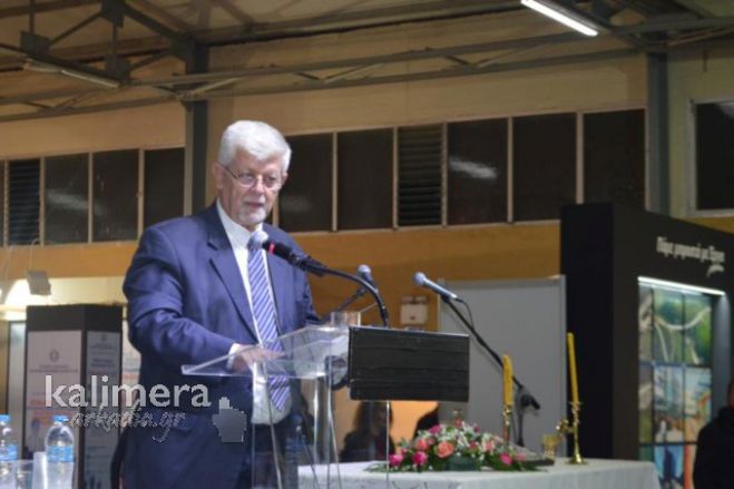 &Pi;&alpha;&upsilon;&lambda;ή&sigmaf; &gamma;&iota;&alpha; Expo: "&Eta; έ&kappa;&theta;&epsilon;&sigma;&eta; &beta;ά&zeta;&epsilon;&iota; &tau;&alpha; &theta;&epsilon;&mu;έ&lambda;&iota;&alpha; &gamma;&iota;&alpha; &tau;&eta;&nu; &kappa;&alpha;&tau;ά&kappa;&tau;&eta;&sigma;&eta; &tau;&eta;&sigmaf; &epsilon;&xi;&omega;&sigma;&tau;&rho;έ&phi;&epsilon;&iota;&alpha;&sigmaf; &tau;&omega;&nu; &epsilon;&pi;&iota;&chi;&epsilon;&iota;&rho;ή&sigma;&epsilon;&omega;&nu; &tau;&eta;&sigmaf; &Pi;&epsilon;&lambda;&omicron;&pi;&omicron;&nu;&nu;ή&sigma;&omicron;&upsilon;" (vd)