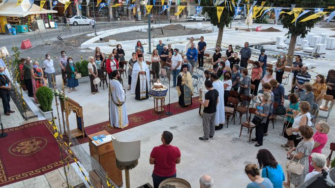 &Eta; &gamma;&iota;&omicron;&rho;&tau;ή &tau;&eta;&sigmaf; &Alpha;&gamma;ί&alpha;&sigmaf; &Mu;&alpha;&kappa;&rho;ί&nu;&alpha;&sigmaf; &sigma;&tau;&eta;&nu; &Tau;&rho;ί&pi;&omicron;&lambda;&eta; (&epsilon;&iota;&kappa;ό&nu;&epsilon;&sigmaf;)