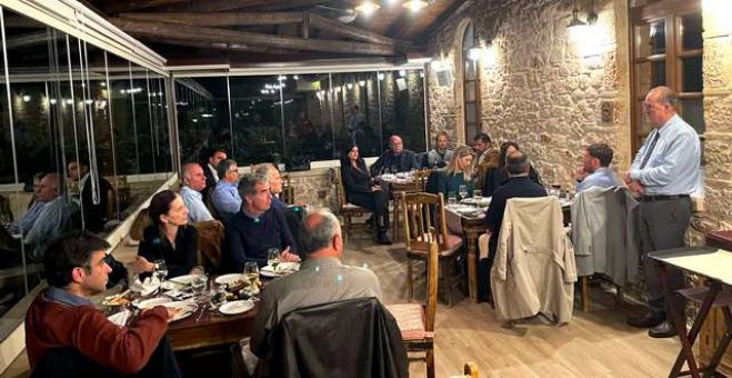 &Tau;&alpha; &Mu;έ&sigma;&alpha; &Mu;&alpha;&zeta;&iota;&kappa;ή&sigmaf; &Epsilon;&nu;&eta;&mu;έ&rho;&omega;&sigma;&eta;&sigmaf; &Lambda;&alpha;&kappa;&omega;&nu;ί&alpha;&sigmaf; &delta;&epsilon;&xi;&iota;ώ&theta;&eta;&kappa;&epsilon; &omicron; &Pi;&epsilon;&rho;&iota;&phi;&epsilon;&rho;&epsilon;&iota;ά&rho;&chi;&eta;&sigmaf; &Pi;&epsilon;&lambda;&omicron;&pi;&omicron;&nu;&nu;ή&sigma;&omicron;&upsilon;