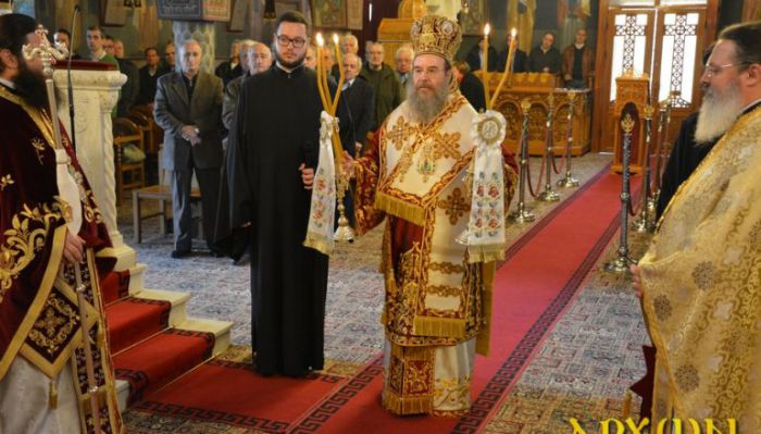 &Omicron; &Mu;&eta;&tau;&rho;&omicron;&pi;&omicron;&lambda;ί&tau;&eta;&sigmaf; &Iota;&epsilon;&rho;&iota;&sigma;&sigma;&omicron;ύ &sigma;&tau;&omicron; &Nu;&alpha;ό &Alpha;&gamma;ί&alpha;&sigmaf; &Beta;&alpha;&rho;&beta;ά&rho;&alpha;&sigmaf; &Tau;&rho;ί&pi;&omicron;&lambda;&eta;&sigmaf; (&epsilon;&iota;&kappa;ό&nu;&epsilon;&sigmaf;)