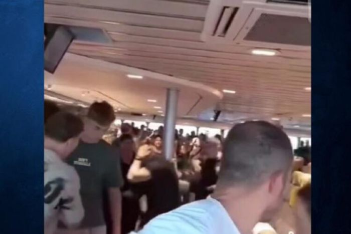 Ά&gamma;&rho;&iota;&omicron; &xi;ύ&lambda;&omicron; &sigma;&tau;&omicron; &pi;&lambda;&omicron;ί&omicron; &alpha;&pi;ό &Tau;ή&nu;&omicron; &pi;&rho;&omicron;&sigmaf; &Rho;&alpha;&phi;ή&nu;&alpha; - 14 &sigma;&upsilon;&lambda;&lambda;ή&psi;&epsilon;&iota;&sigmaf; &Rho;&omicron;&mu;ά (vd)