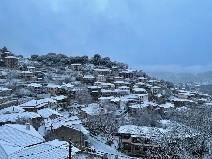 Κατάλευκο από το χιόνι το Βαλτεσινίκο! (εικόνες)