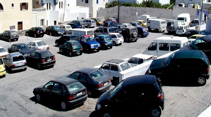 Παράλιο Άστρος – Μισθώνουν οικόπεδα για να περιοριστεί το πρόβλημα του πάρκινγκ!
