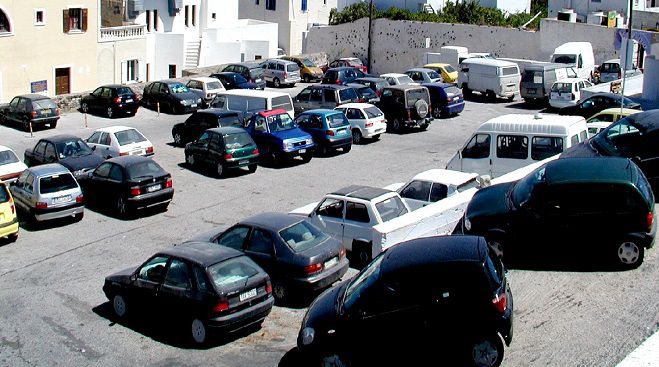 Παράλιο Άστρος – Μισθώνουν οικόπεδα για να περιοριστεί το πρόβλημα του πάρκινγκ!