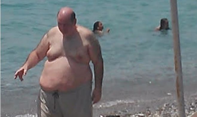 Μπάνιο στην Καλαμάτα ο Υπουργός Παιδείας Ν. Φίλης (εικόνες)