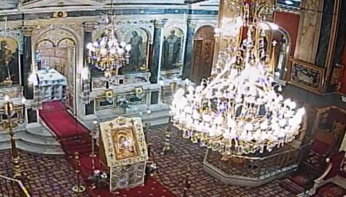 Live &omicron;&iota; &Alpha;' &Chi;&alpha;&iota;&rho;&epsilon;&tau;&iota;&sigma;&mu;&omicron;ί &sigma;&tau;&eta;&nu; &Tau;&rho;ί&pi;&omicron;&lambda;&eta;
