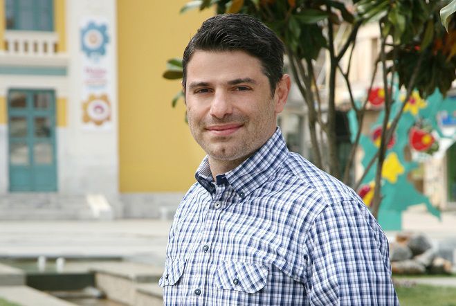 &Mu;&pi;&epsilon;&rho;&tau;&zeta;&epsilon;&lambda;έ&tau;&omicron;&sigmaf; &gamma;&iota;&alpha; &tau;&omicron;&nu; 1 &chi;&rho;ό&nu;&omicron; &Kappa;&Iota;&Nu;&Alpha;&Lambda;: ""Έ&chi;&omega; &delta;&iota;&alpha;&lambda;έ&xi;&epsilon;&iota; &nu;&alpha; &phi;ύ&gamma;&omega; &tau;&epsilon;&lambda;&epsilon;&upsilon;&tau;&alpha;ί&omicron;&sigmaf;, &epsilon;&kappa;&tau;ό&sigmaf; &kappa;&alpha;&iota; &alpha;&nu; &epsilon;&kappa;&delta;&iota;&omega;&chi;&theta;ώ ή &alpha;&pi;&omicron;&beta;&lambda;&eta;&theta;ώ"