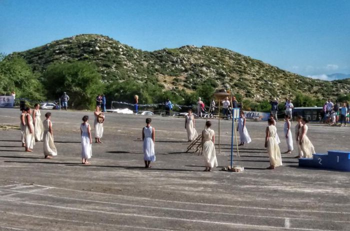 &Eta; &Alpha;&phi;ή &tau;&eta;&sigmaf; &phi;&lambda;ό&gamma;&alpha;&sigmaf; &laquo;&Lambda;&upsilon;&kappa;&alpha;ί&omega;&nu; &Alpha;&gamma;ώ&nu;&omega;&nu;&raquo; &sigma;&tau;&eta;&nu; &Iota;&epsilon;&rho;ή &Kappa;&omicron;&rho;&upsilon;&phi;ή &tau;&omicron;&upsilon; &Lambda;&upsilon;&kappa;&alpha;ί&omicron;&upsilon; Ό&rho;&omicron;&upsilon;&sigmaf;! (vd)