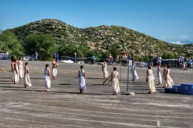 &Eta; &Alpha;&phi;ή &tau;&eta;&sigmaf; &phi;&lambda;ό&gamma;&alpha;&sigmaf; &laquo;&Lambda;&upsilon;&kappa;&alpha;ί&omega;&nu; &Alpha;&gamma;ώ&nu;&omega;&nu;&raquo; &sigma;&tau;&eta;&nu; &Iota;&epsilon;&rho;ή &Kappa;&omicron;&rho;&upsilon;&phi;ή &tau;&omicron;&upsilon; &Lambda;&upsilon;&kappa;&alpha;ί&omicron;&upsilon; Ό&rho;&omicron;&upsilon;&sigmaf;! (vd)