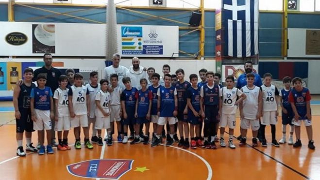 Μπάσκετ | Ο προπονητής από το Λεβίδι που προπονεί τον γιο του Βασίλη Σπανούλη!