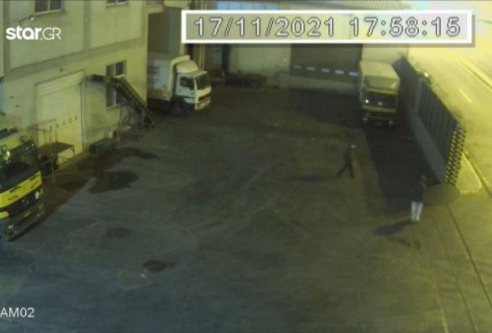 &Theta;ά&nu;&alpha;&tau;&omicron;&sigmaf; &omicron;&kappa;&tau;ά&chi;&rho;&omicron;&nu;&omicron;&upsilon; &kappa;&omicron;&rho;&iota;&tau;&sigma;&iota;&omicron;ύ &sigma;&tau;&omicron; &Kappa;&epsilon;&rho;&alpha;&tau;&sigma;ί&nu;&iota; | Έ&beta;&lambda;&epsilon;&pi;&alpha;&nu; &tau;&omicron; &pi;&alpha;&iota;&delta;ά&kappa;&iota; &nu;&alpha; &psi;&upsilon;&chi;&omicron;&rho;&rho;&alpha;&gamma;&epsilon;ί &kappa;&alpha;&iota; &delta;&epsilon;&nu; έ&delta;&iota;&nu;&alpha;&nu; &kappa;&alpha;&mu;ί&alpha; &sigma;&eta;&mu;&alpha;&sigma;ί&alpha; ... (vd)