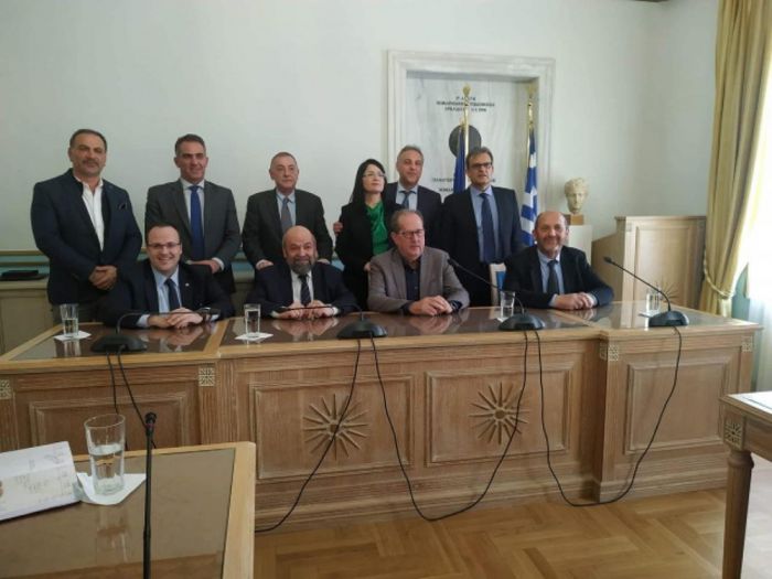 &Pi;&alpha;&nu;&alpha;&rho;ί&tau;&eta;&sigmaf; &pi;&rho;&omicron;&sigmaf; &Nu;ί&kappa;&alpha;: "A&rho;&iota;&sigma;&tau;&eta; &eta; &sigma;&upsilon;&nu;&epsilon;&rho;&gamma;&alpha;&sigma;ί&alpha; &sigma;&alpha;&sigmaf; &mu;&epsilon; &tau;&omicron; &Pi;&epsilon;&rho;&iota;&phi;&epsilon;&rho;&epsilon;&iota;&alpha;&kappa;ό &Epsilon;&pi;&iota;&mu;&epsilon;&lambda;&eta;&tau;&eta;&rho;&iota;&alpha;&kappa;ό &Sigma;&upsilon;&mu;&beta;&omicron;ύ&lambda;&iota;&omicron; &Pi;&epsilon;&lambda;&omicron;&pi;&omicron;&nu;&nu;ή&sigma;&omicron;&upsilon;"