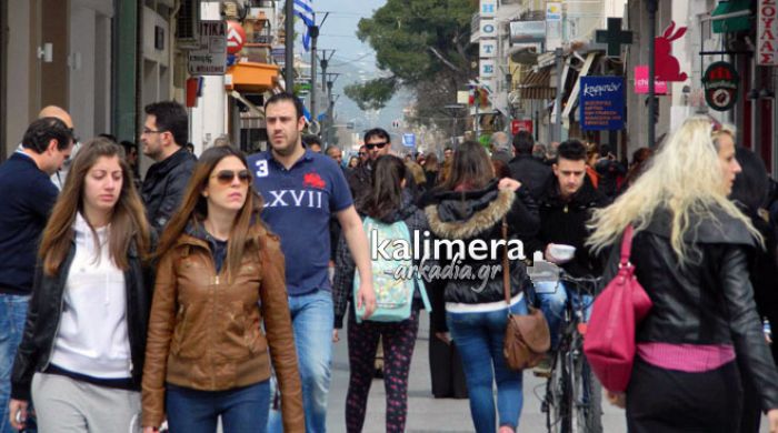 Ανοιξιάτικη μέρα με … κοσμοπλημμύρα στην Πλατεία Πετρινού (vd)!