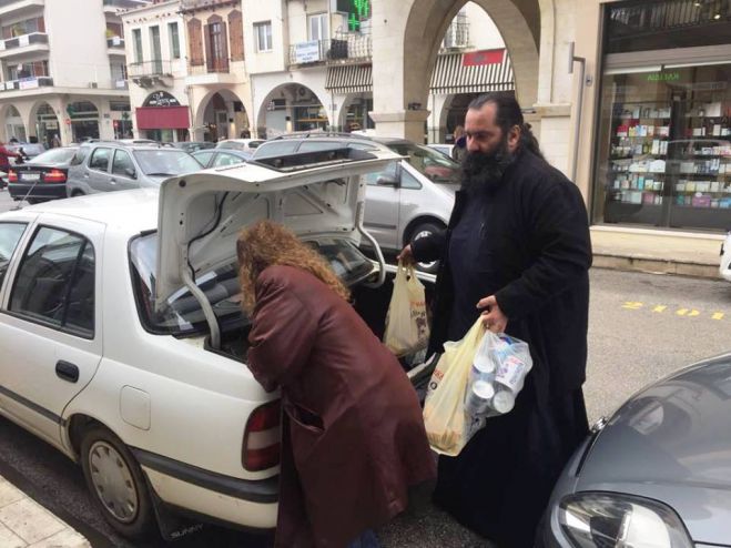 Κάτοικοι της Βλαχοκερασιάς στηρίζουν το &quot;Καλάθι του Πτωχού Αδελφού&quot; (εικόνες)