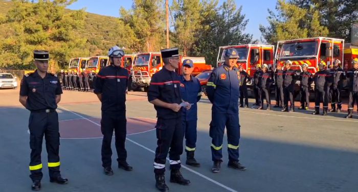 Βραβεύτηκαν οι Γάλλοι πυροσβέστες που βοήθησαν να σβήσουν οι πυρκαγιές στη Γορτυνία (vd)