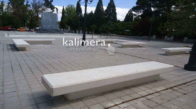 Νέα … «πινελιά» - Παγκάκια τοποθετήθηκαν στην Πλατεία Άρεως (εικόνες)